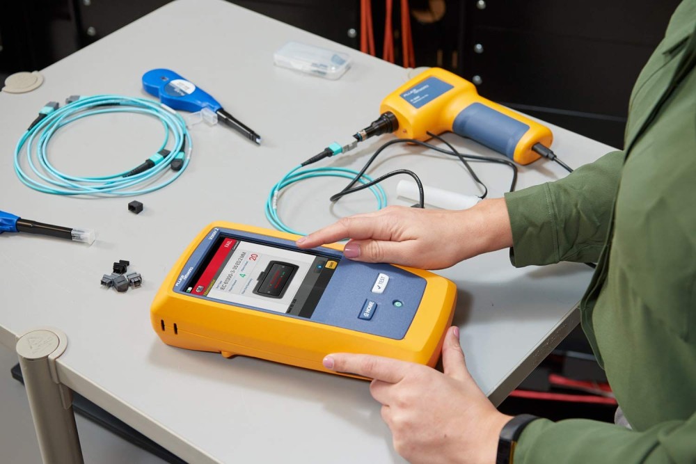 Fluke Networks FI2-7300 Fiber Inspector Pro Inspection Camera with MPO Live View | Versiv Mainframe Included