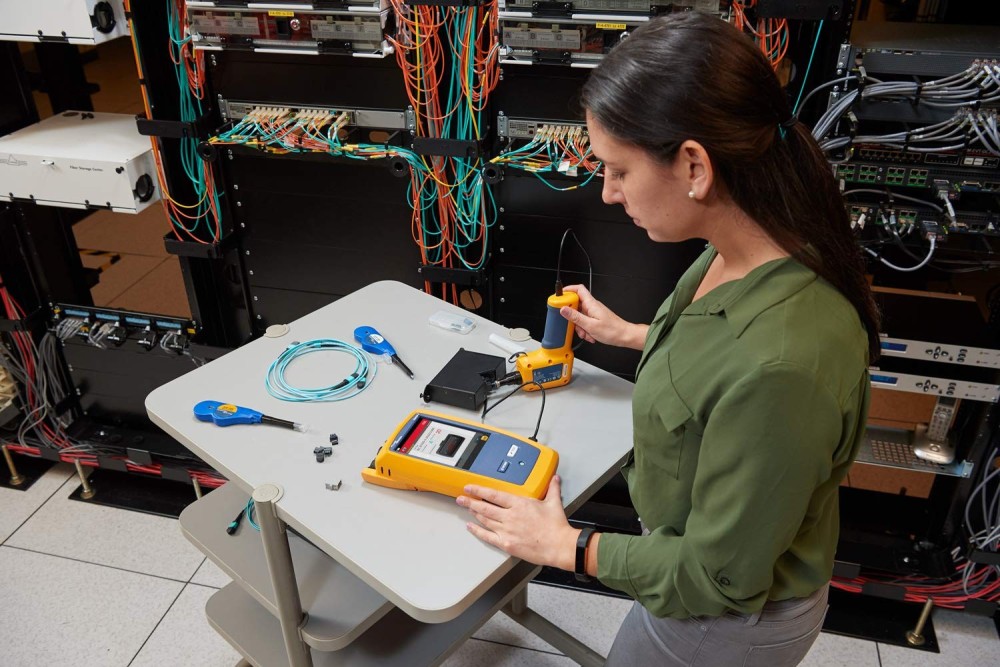 Fluke Networks FI2-7300 Fiber Inspector Pro Inspection Camera with MPO Live View | Versiv Mainframe Included