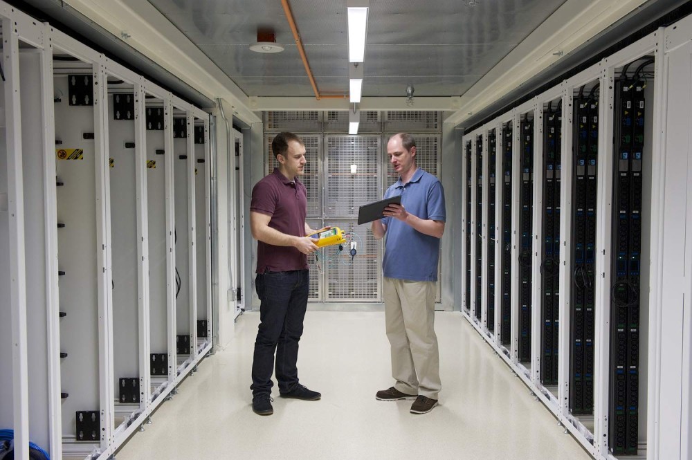 Fluke Networks CertiFiber Pro QUAD OLTS V2 | Optical Loss Test Set for Fiber Optic Certification | WiFi & Double-Ended Inspection