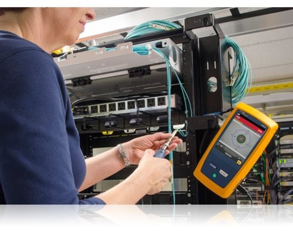 Fluke Networks FI-7000 FiberInspector™ Pro Fiber Optic Inspection Camera | Automated Fiber End Face Tester