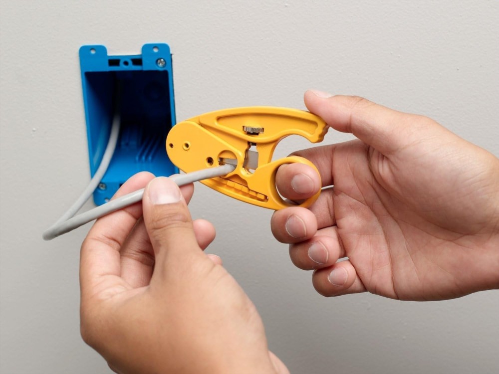 Fluke Networks Multi-Level Coax Cable Stripper | Precision Coax Cable Stripping Tool