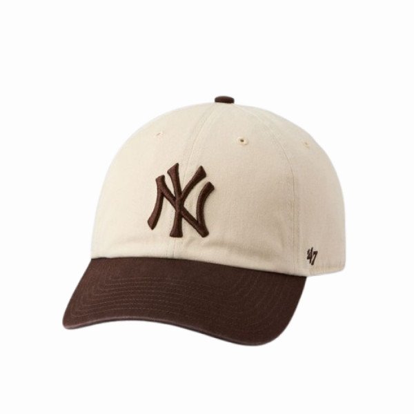 A stylish two-tone baseball cap 2020